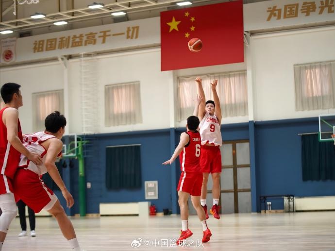  對(duì)抗訓(xùn)練繼續(xù)！中國(guó)男籃最新訓(xùn)練圖集新鮮出爐