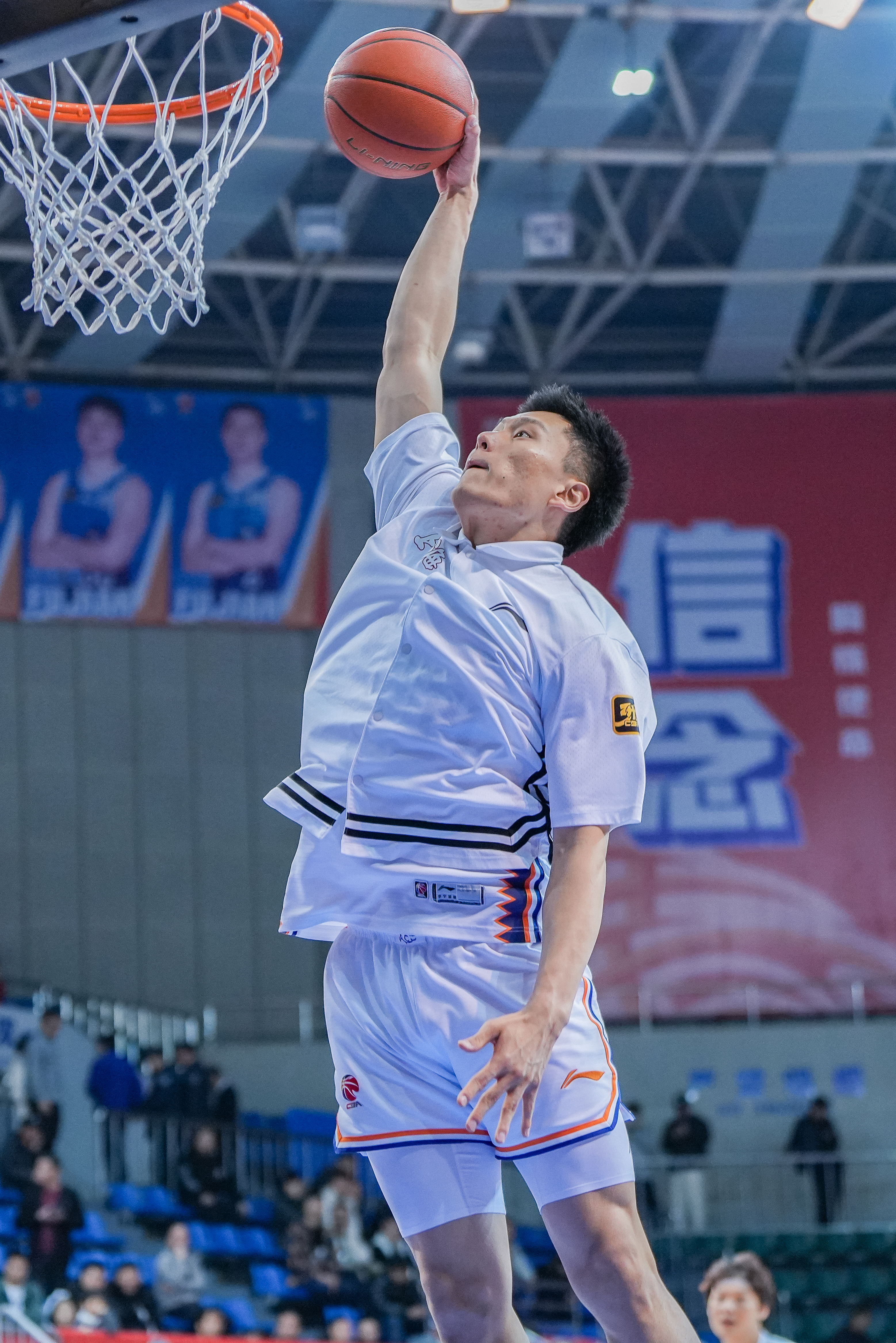  持續(xù)漲球！上海男籃“李花”組合—李弘權(quán)、李添榮