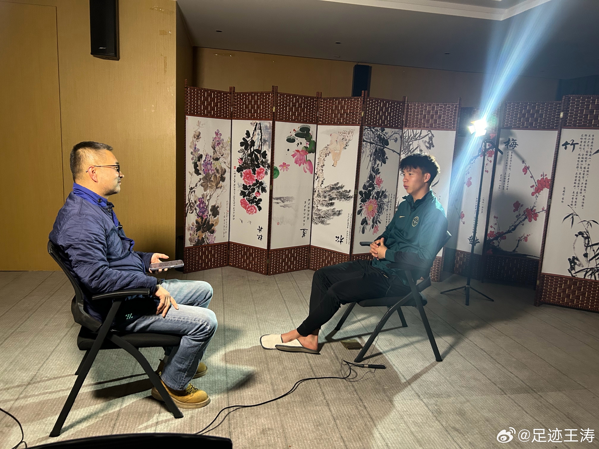  記者：王鈺棟視韋世豪為偶像&想加他微信，現(xiàn)進了國足不知加到?jīng)]
