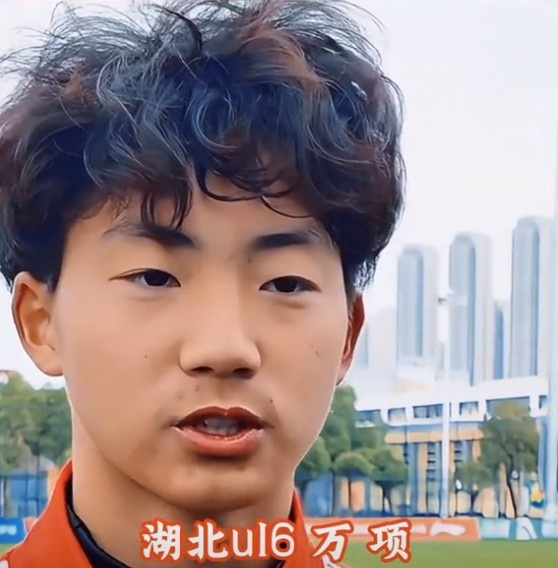  萬項談全運會吊射破門：發(fā)現(xiàn)門將站位不是很好，就很自信的射門