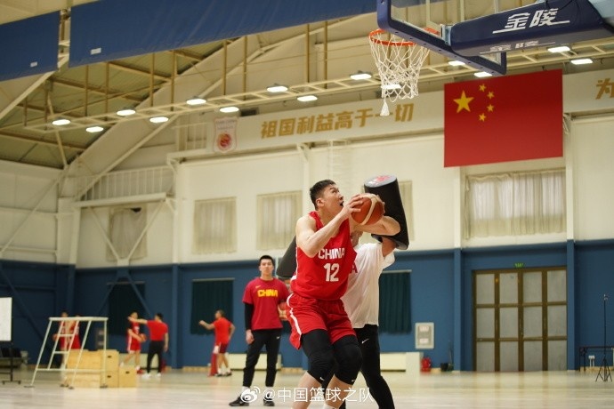  中國籃球之隊(duì)官博：大塊頭 大能量 祝李炎哲25歲生日快樂！