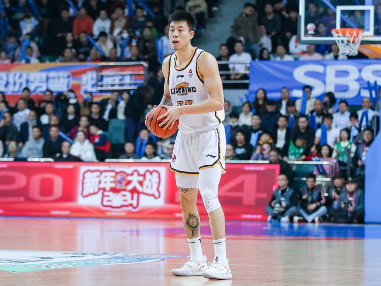  攻防俱佳！張鎮(zhèn)麟15中8拿到19分7板6助5斷2帽