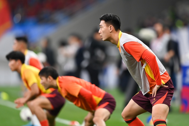 足球報(bào)：張玉寧、蔣圣龍均有不同程度傷病，伊萬未讓在熱身賽出場