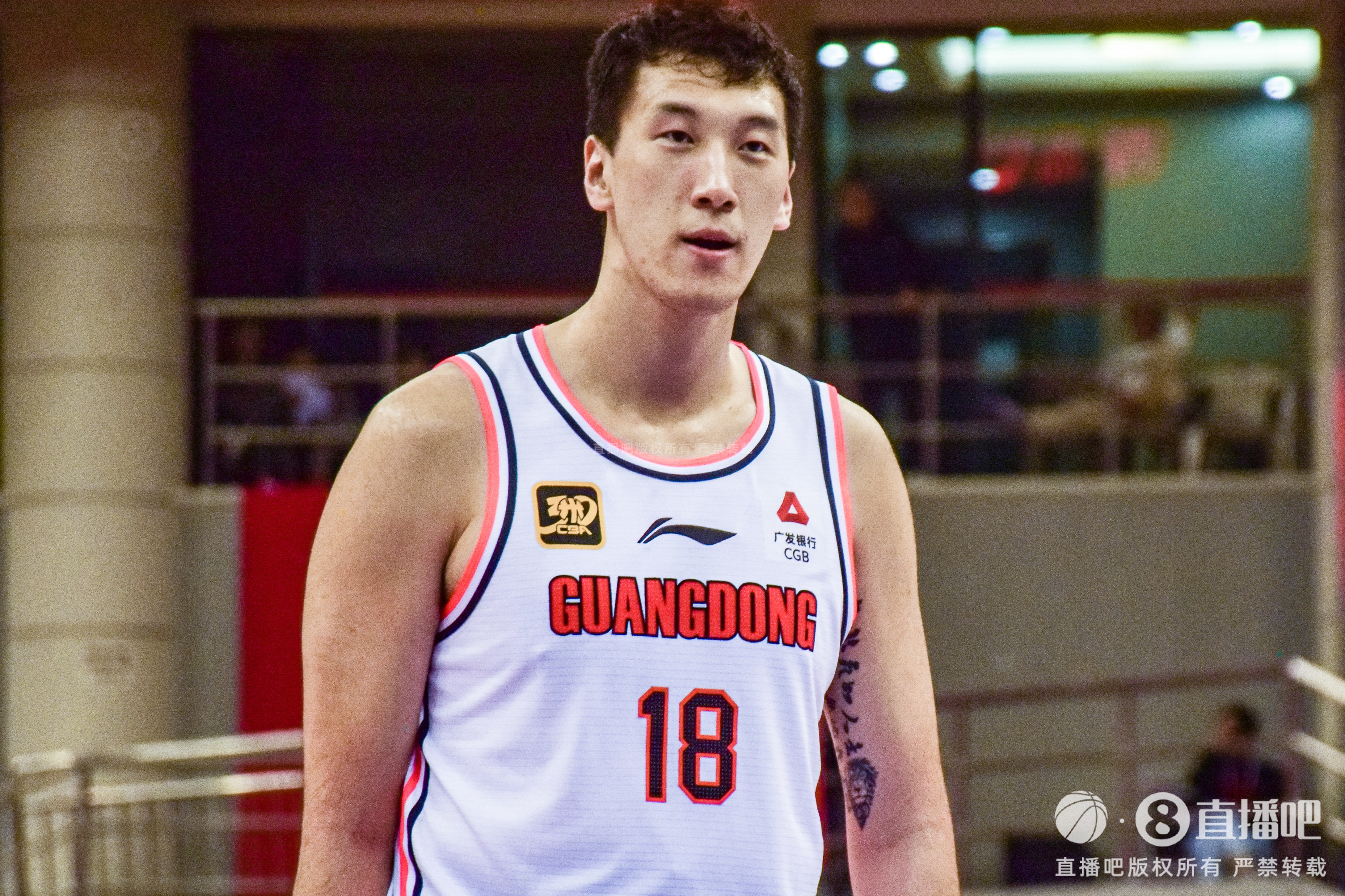  拼盡全力！杜潤旺三分8中6拿到18分2斷&6犯離場 正負值+19最高
