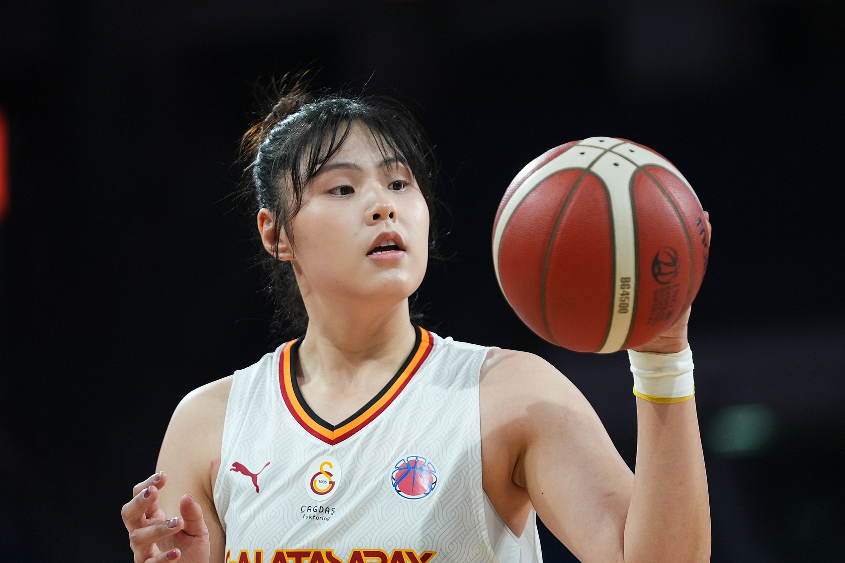 穩(wěn)定高效！李月汝9中6得到18分10板1助2斷1帽 罰球6中6