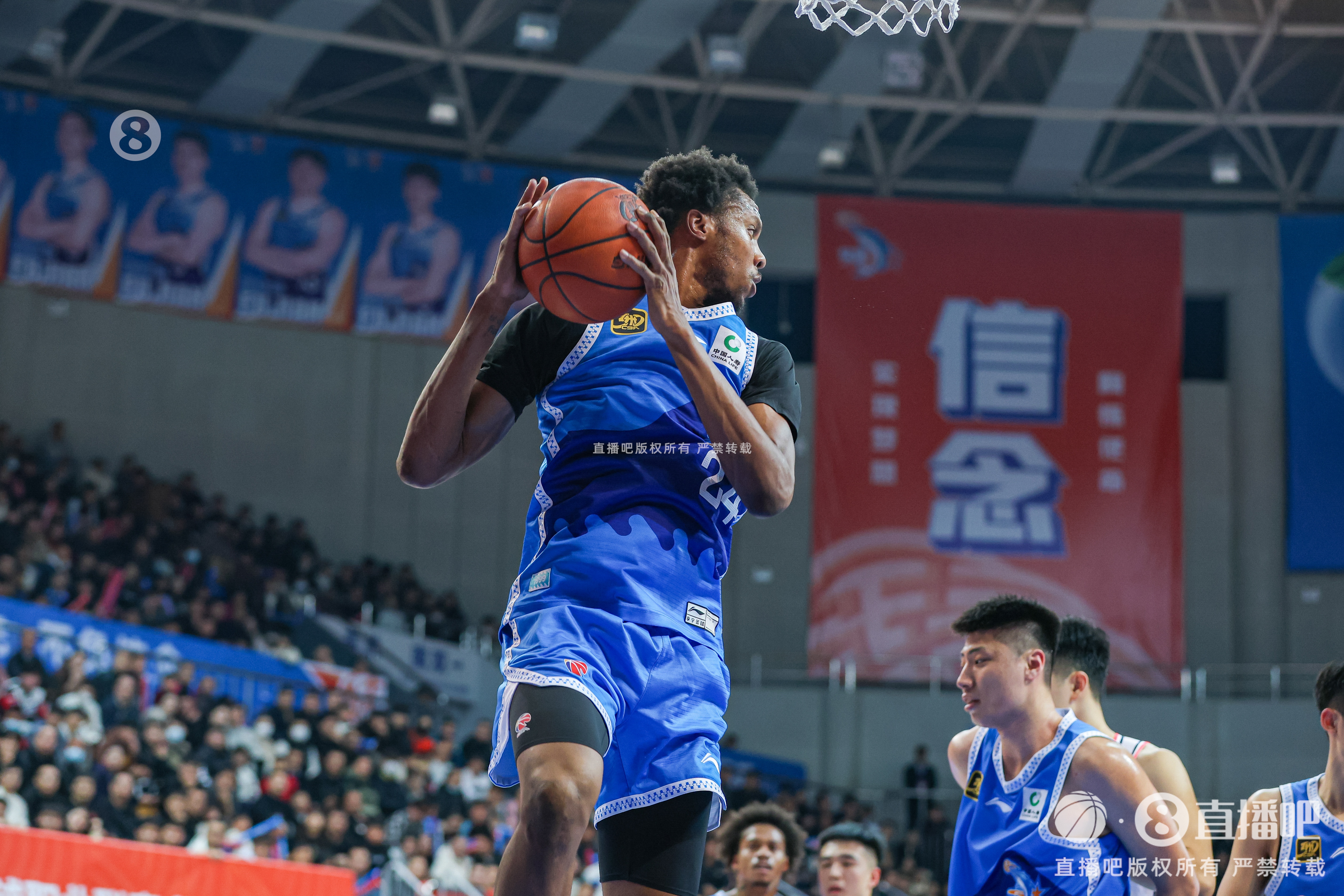  今天效率是真高！路易斯-金20中15&三分7中5怒砍41分8板4斷