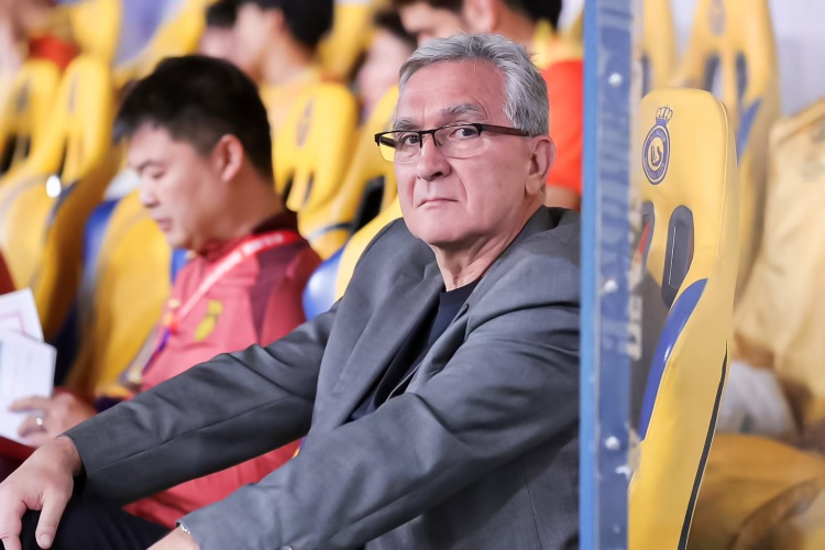  媒體人：國(guó)足變陣4231可能性不大，陣中僅3人能打后腰不夠用